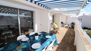 Unclassified image, 2 of 3, button - Superb 3-room Apartment With Large Terrace, Swimming Pool, Close to the sea and Shops (Le Grau-Du-Roi)