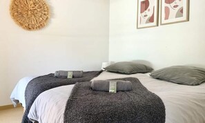 Iron/ironing board - Apartments for 6 People (Avene)