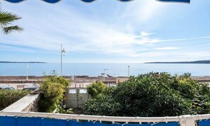View from property - Apartment in Cannes With Beachfront Views (Cannes)
