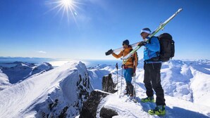 Two people standing on a snowy mountain peak with skis, overlooking a vast landscape. - 2-room Duplex Apartment for 4 People With Balcony - Val-cenis Le Haut (Val-Cenis)