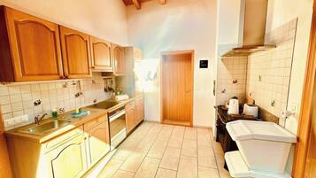 Réfrigérateur, four, plaque de cuisson, lave-vaisselle