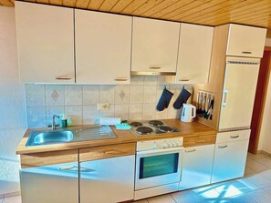 Réfrigérateur, four, plaque de cuisson, lave-vaisselle