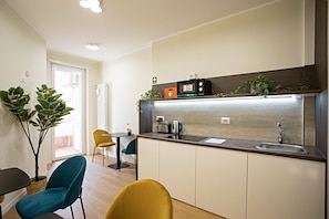 Microwave, electric kettle - Cozy and spacious suite near Vatican with private bathroom (Room 3) (Roma)