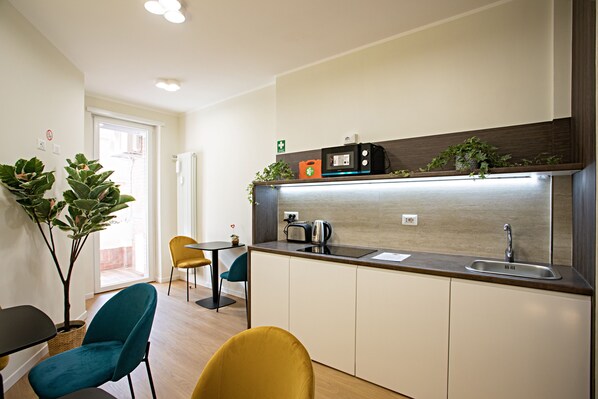 Microwave, electric kettle