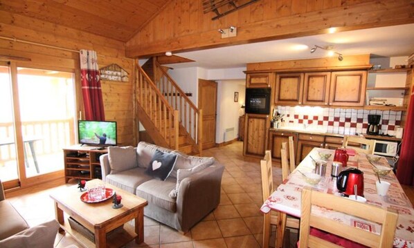 Living area - 4-room Apartment Les Saisies Bisanne 1500 Sleeps 8 (Villard-sur-Doron)
