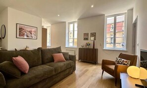 Living area - Apartment in Metz Near Historic Center (Metz)