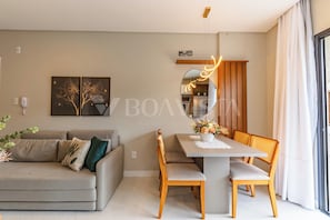 Deluxe Apartment | Living area - Sunny Flats 103 - Piscina Bombinhas (Bombinhas)