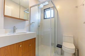 Deluxe Apartment | Bathroom