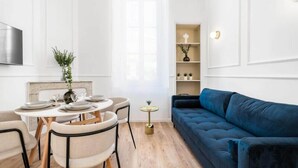 Fireplace - Apartment in Cannes Near La Croisette Beach (Cannes)
