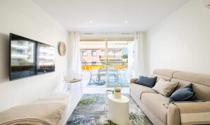 Living area - Apartment in Cannes Near the Croisette (Cannes)