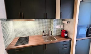 Dishwasher, cookware/dishes/utensils - Functional Studio Close to the Slopes and Shops (Tignes)