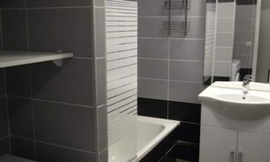 Bathroom - Beautiful Two-room Apartment 35B With Large South-facing Terrace and Wifi (Orcieres)