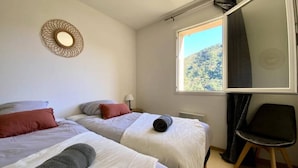 Unclassified image, 2 of 3, button - Apartments for 5 People (Avene)