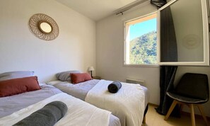Iron/ironing board - Apartments for 5 People (Avene)