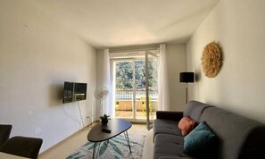 Living area - Apartments for 5 People (Avene)