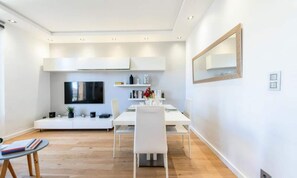 Dining - 3-room Air-conditioned Apartment With Garage Near Beaches (Cannes)