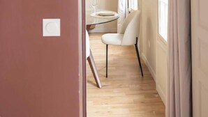 Interior - Elegant, fully equipped, air-conditioned accommodation (Le Pré-Saint-Gervais)