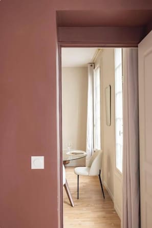 Interior - Elegant, fully equipped, air-conditioned accommodation (Le Pré-Saint-Gervais)