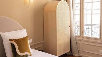 Iron/ironing board, WiFi