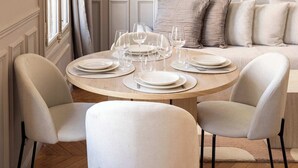 Dining - Elegant air-conditioned apartment with separate bedroom (Le Pré-Saint-Gervais)