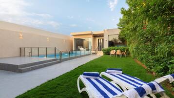 Deluxe-Chalet, Veranda, Gartenblick | Terrasse/Patio