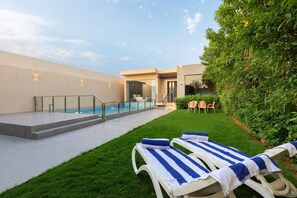 Deluxe-Chalet, Veranda, Gartenblick | Terrasse/Patio