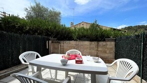 Outdoor dining - Apartment in Greoux-les-bains Near Spa (Gréoux-les-Bains)