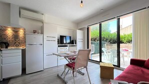 Living area - Apartment in Greoux-les-bains Near Spa (Gréoux-les-Bains)