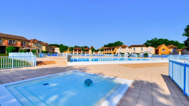 Pool - House in Monflanquin by Scenic Lake (Monflanquin)