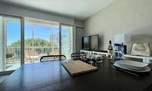 Dining - Apartment in Grau-du-roi Near the Beach (Le Grau-Du-Roi)