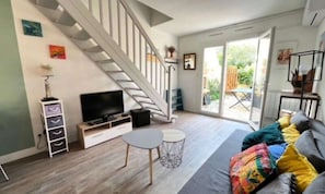 Living area - House Near Espiguette Beach & Marina (Le Grau-Du-Roi)