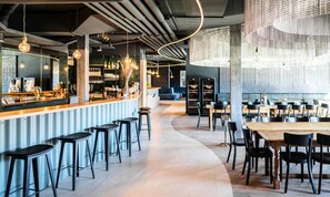 Bar (on property) - Deluxe 4-room Apartment for 10 People (Heremence)