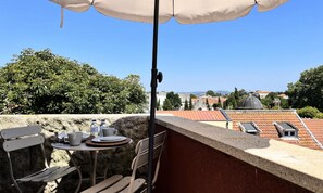 Outdoor dining - Apartment in Porto With Garden Views (Porto)