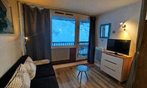 Living area - Apartment in La Mongie With Ski-in Access (Bagnères-de-Bigorre)