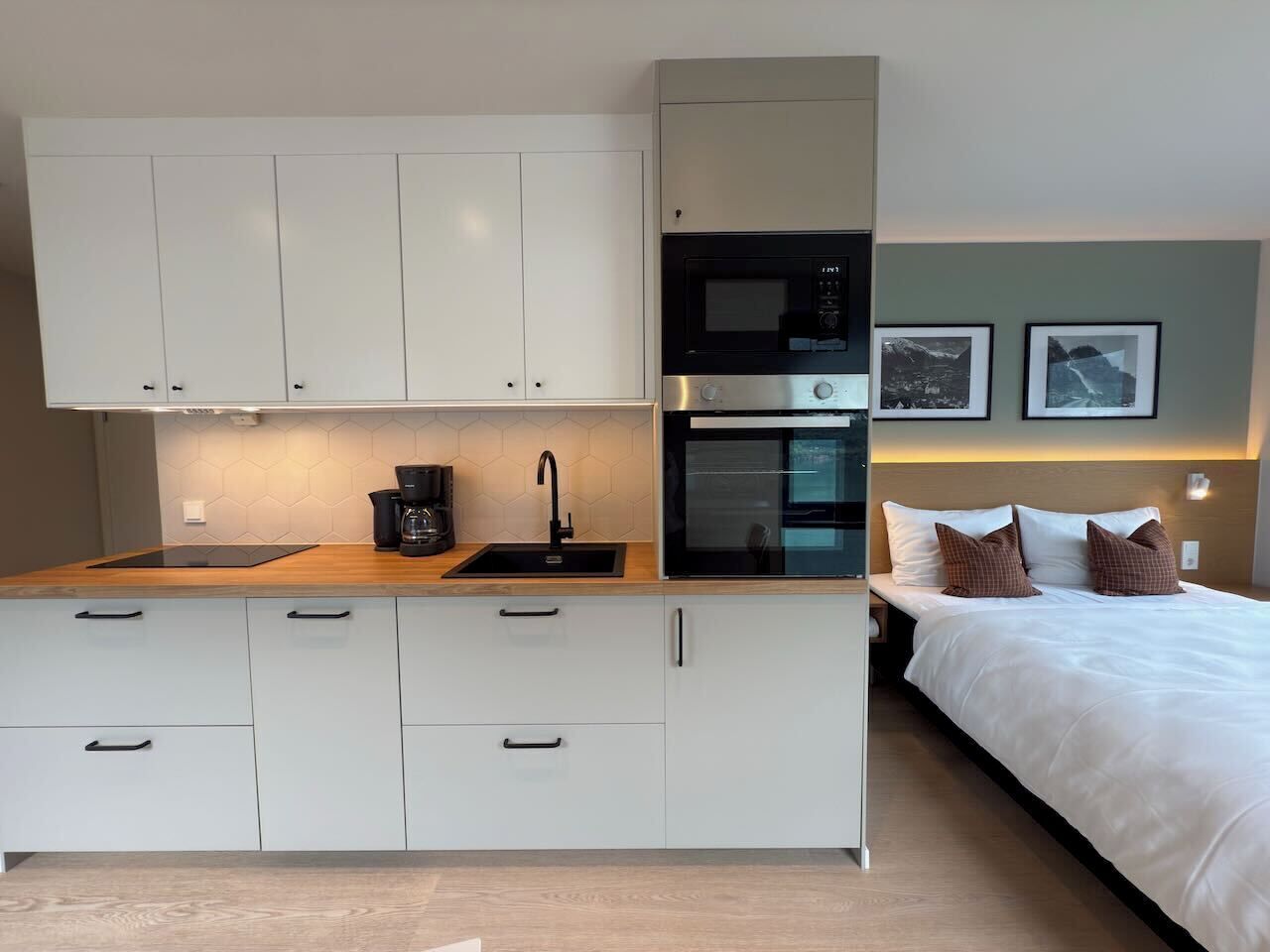 Standard Apartment | Private kitchen | Mini-fridge, dishwasher