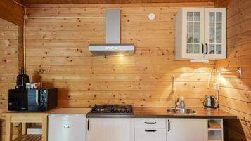 Fridge, microwave, oven, coffee/tea maker