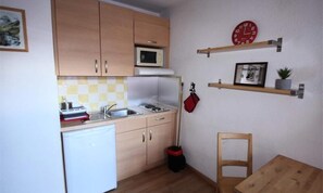 Frigorifero, microonde, forno, macchina per tè/caffè