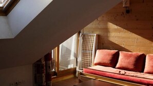Living area - Charming 5-person Apartment in the Resort Center (Saint-Sorlin-d'Arves)