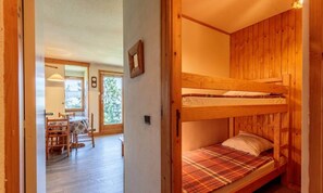 Iron/ironing board, bed sheets - Pendulum 02 (La Plagne-Tarentaise)