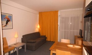 Living area - Studio for 6 People (Eaux-Bonnes)