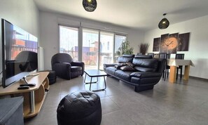 Living area - Apartment in Aix-les-bains Near Lake & Forest (Aix-les-Bains)