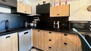 Unclassified image, 2 of 3, button - Apartment Near Blue Lagoon With Pool (Le Grau-Du-Roi)