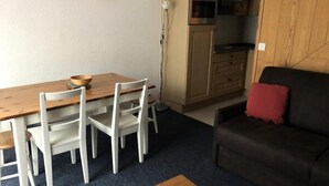 Living area - Holiday Home Near Pyrenees Ski Slopes (Eaux-Bonnes)