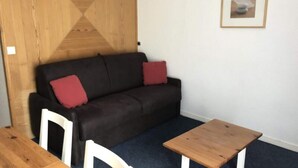 Living area - Holiday Home Near Pyrenees Ski Slopes (Eaux-Bonnes)