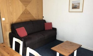 Living area - Holiday Home Near Pyrenees Ski Slopes (Eaux-Bonnes)