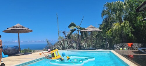 Villa Sunset Sea View, Swimming pool 10 minutes from the beach, sleeps 8