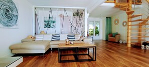 TV - Villa Sunset Sea View, Swimming pool 10 minutes from the beach, sleeps 8 (Saint-Paul)