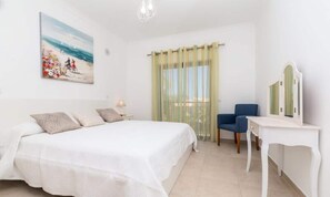 Iron/ironing board - Apartment in Porto de Mos Near Beach & Pool (Lagos)
