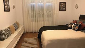 2 bedrooms, iron/ironing board, WiFi, bed sheets