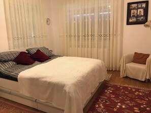 2 bedrooms, iron/ironing board, WiFi, bed sheets